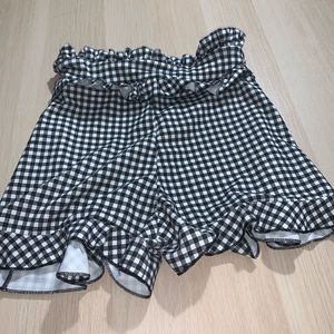 Black/white shorts from prettylittlething size 4